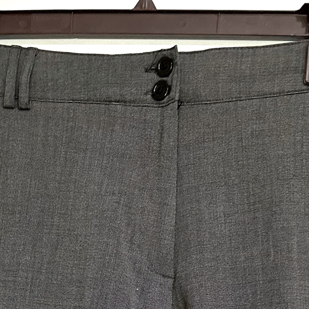 Dressbarn Gray Capris Size 18